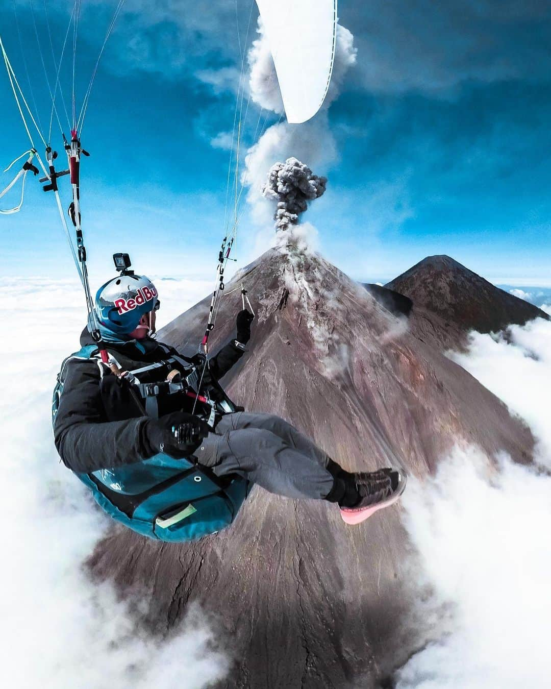 goproさんのインスタグラム写真 - (goproInstagram)「Photo of the Day: Nothing casual about it. 🔥 #GoProFamily member @acroracio took #GoProFusion for a spin when Volcán de Fuego quickly became the center of attention. • • • #GoPro #OverCapture #Paragliding #Volcano #Guatemala #360Camera」5月8日 1時22分 - gopro