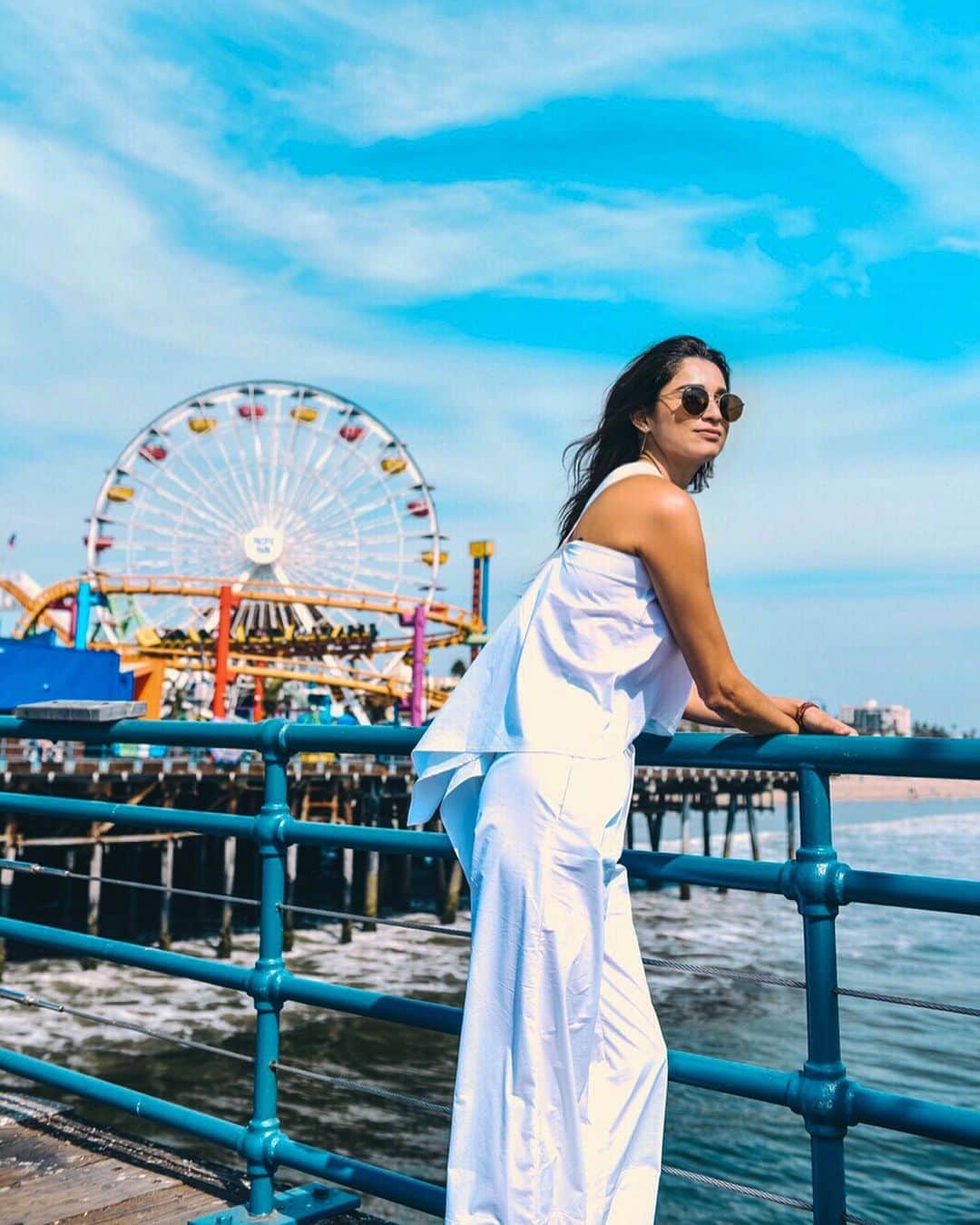 のインスタグラム：「Santa Monica Pier  Merry go Around 🎡🎠❤️☀️ ・ ノスタルジアと濱口シスターズが コラボしたセットアップ😊❤️ 背中のデザインがめちゃ可愛い💕 @nostalgia_jp @sayo345char @onechama ・ ・ #santamonicapier#merrygoround #santamonica#losangeles#sunnyday #nostalgiajp#ノスタルジア#ノスジョ #サンタモニカ#ロサンゼルス」