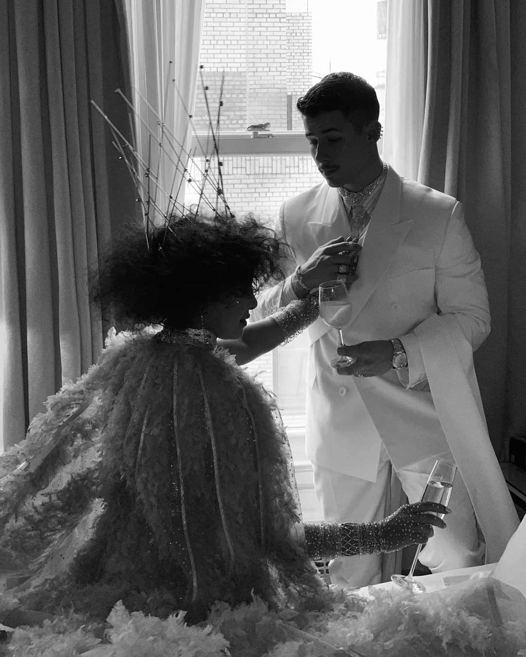 プリヤンカー・チョープラーさんのインスタグラム写真 - (プリヤンカー・チョープラーInstagram)「Full circle ⭕❤️ #MetGala2019」5月8日 1時32分 - priyankachopra
