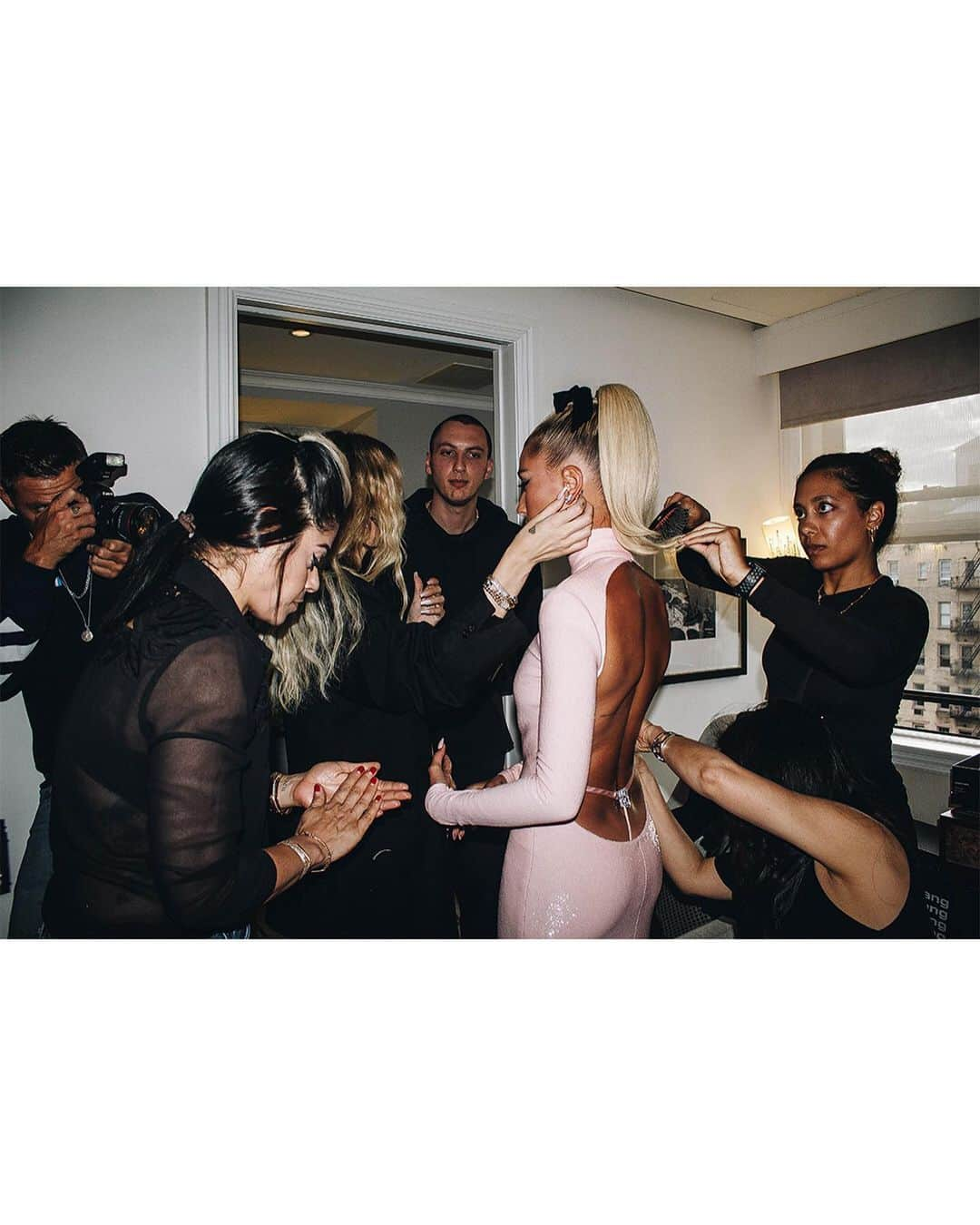 アレキサンダー・ワンさんのインスタグラム写真 - (アレキサンダー・ワンInstagram)「BTS with @haileybieber at this year's #MetGala. #MetCamp  Photos by @tyrellhampton」5月8日 1時40分 - alexanderwangny