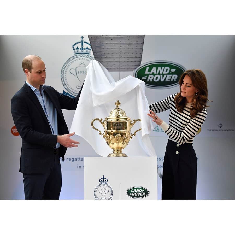 ウィリアム（ケンブリッジ公）さんのインスタグラム写真 - (ウィリアム（ケンブリッジ公）Instagram)「⛵️ The Duke and Duchess of Cambridge will host the inaugural regatta The King’s Cup this summer to raise awareness and funds for eight charitable organisations.  The event, which will take place on Friday 9th August on the Isle of Wight, will see The Duke and Duchess go head to head as skippers of individual sailing boats, in an eight boat regatta race — today The Duke and Duchess got in some practice at the Cutty Sark with Sam, aged 10 and Ethan, aged 7, from Place2be!  The winning team will be awarded The King’s Cup, a historic trophy first presented by King George V at Cowes’ Royal Yacht Squadron in 1920.  The eight boats taking part in The King’s Cup will each represent one of the charities that are being supported this year by Their Royal Highnesses, of which either The Duke of Duchess is Patron:  @ChildBereavementUK @CentrepointUK @LDNAirAmb 30th Anniversary campaign @Tusk_Org @ActiononAddiction @_Place2Be @AFNCCF The Royal Foundation’s programme in support of Early Years  Their Royal Highnesses hope that The King’s Cup will become an annual event, bringing greater awareness to the wider benefits of sport, whist also raising support and funds for the causes that The Duke and Duchess support.  Visit the link in our bio to find out more.」5月8日 1時52分 - princeandprincessofwales