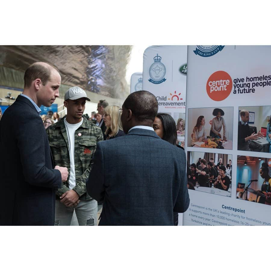 ウィリアム（ケンブリッジ公）さんのインスタグラム写真 - (ウィリアム（ケンブリッジ公）Instagram)「⛵️ The Duke and Duchess of Cambridge will host the inaugural regatta The King’s Cup this summer to raise awareness and funds for eight charitable organisations.  The event, which will take place on Friday 9th August on the Isle of Wight, will see The Duke and Duchess go head to head as skippers of individual sailing boats, in an eight boat regatta race — today The Duke and Duchess got in some practice at the Cutty Sark with Sam, aged 10 and Ethan, aged 7, from Place2be!  The winning team will be awarded The King’s Cup, a historic trophy first presented by King George V at Cowes’ Royal Yacht Squadron in 1920.  The eight boats taking part in The King’s Cup will each represent one of the charities that are being supported this year by Their Royal Highnesses, of which either The Duke of Duchess is Patron:  @ChildBereavementUK @CentrepointUK @LDNAirAmb 30th Anniversary campaign @Tusk_Org @ActiononAddiction @_Place2Be @AFNCCF The Royal Foundation’s programme in support of Early Years  Their Royal Highnesses hope that The King’s Cup will become an annual event, bringing greater awareness to the wider benefits of sport, whist also raising support and funds for the causes that The Duke and Duchess support.  Visit the link in our bio to find out more.」5月8日 1時52分 - princeandprincessofwales