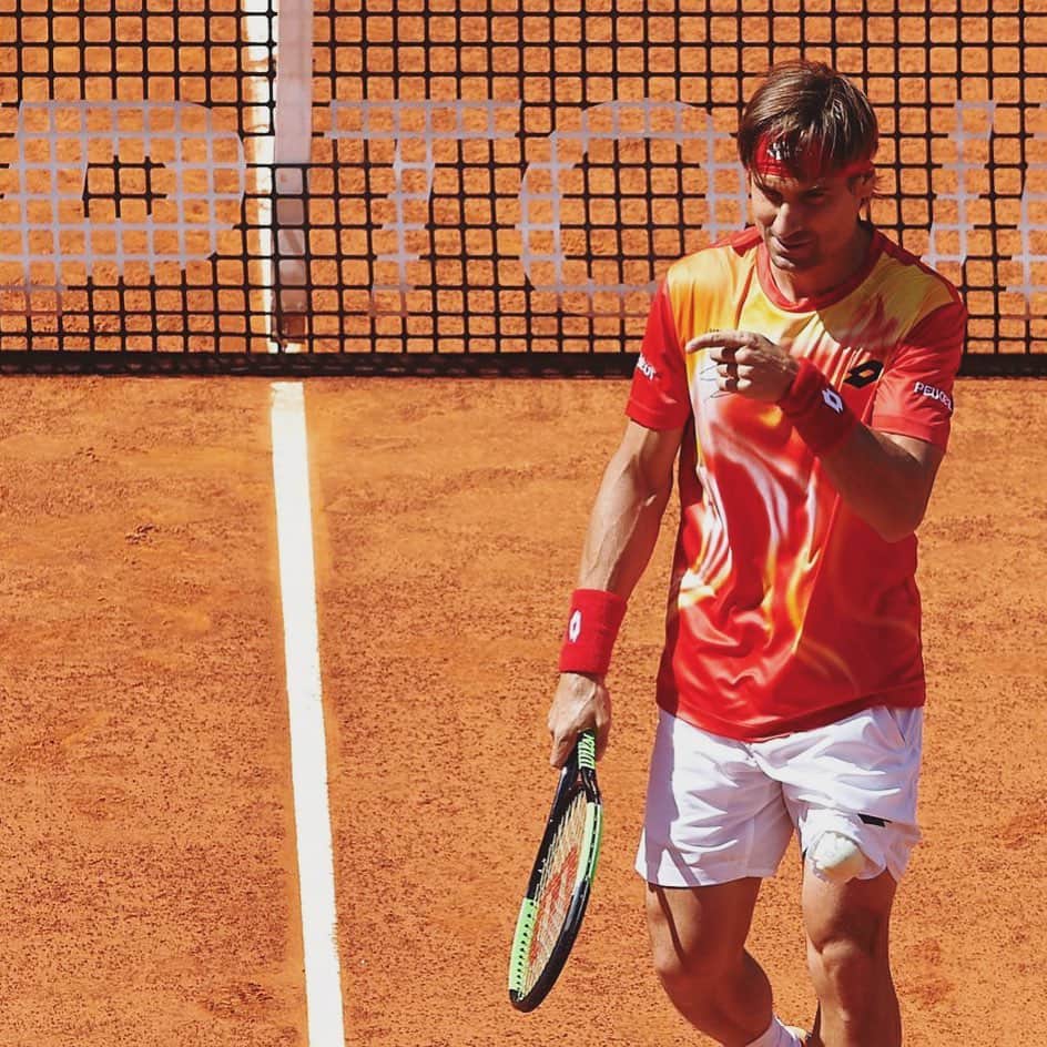 ATP World Tourさんのインスタグラム写真 - (ATP World TourInstagram)「Hey Ferru, which way to R2 again? 🤣👈 . @davidferrer1982 battles on, defeating Bautista Agut 6-4, 4-6, 6-4 to keep his final tournament campaign alive 🙌 #MMOPEN」5月8日 1時47分 - atptour