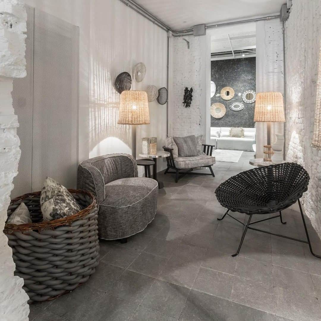 ジェルバゾーニさんのインスタグラム写真 - (ジェルバゾーニInstagram)「Gervasoni Showroom in Milan⁣ Come and visit us 📍Via Durini, 7 Milano⁣ .⁣ .⁣ .⁣ .⁣ #Gervasoni #Gervasoni1882 #interiordesign #homedesign #homedecor #paolanavone #designlovers #design #instadesign #instagood #interioraddict #homeinspiration #archilovers #furniture #style #inspiration #architecture #home #designinspiration #showrrom #milano」5月8日 2時00分 - gervasoni1882