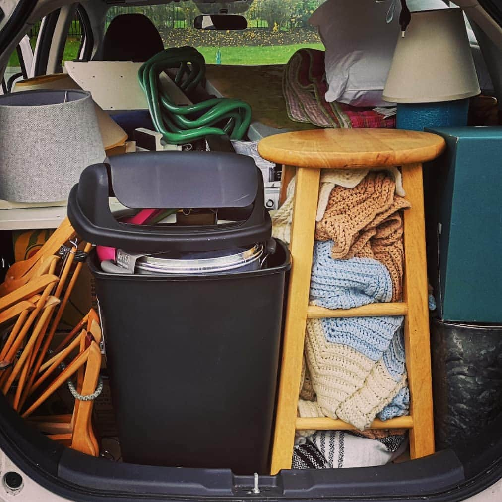 マーヴィン・トランのインスタグラム：「All those hours playing Tetris did not go to waste.  #movingday #cartetris #hondafit #miata @livsk8」