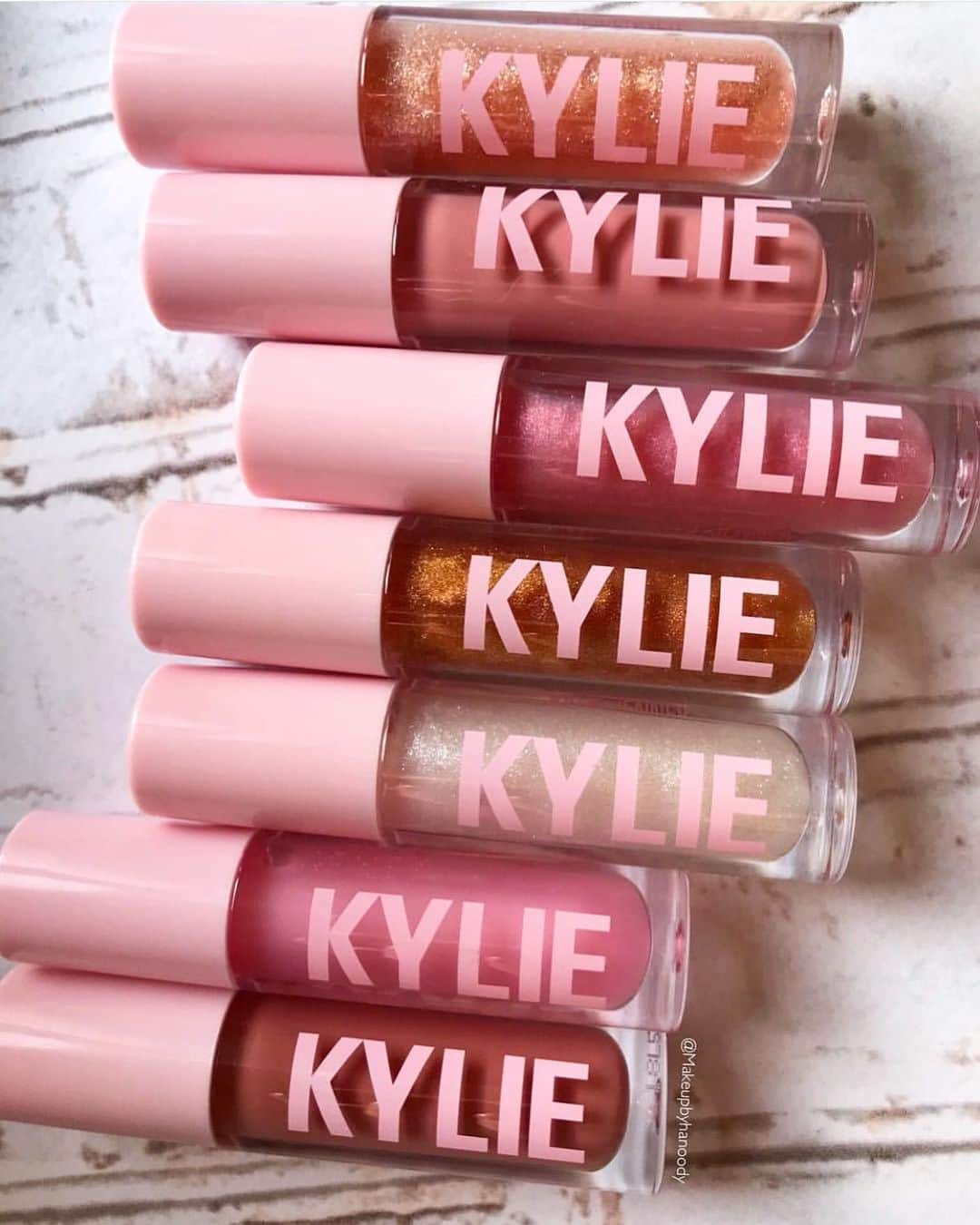 Kylie Cosmeticsさんのインスタグラム写真 - (Kylie CosmeticsInstagram)「You can never have too many high glosses 💁🏼‍♀️ beautiful pic by @makeupbyhanoody」5月8日 11時56分 - kyliecosmetics