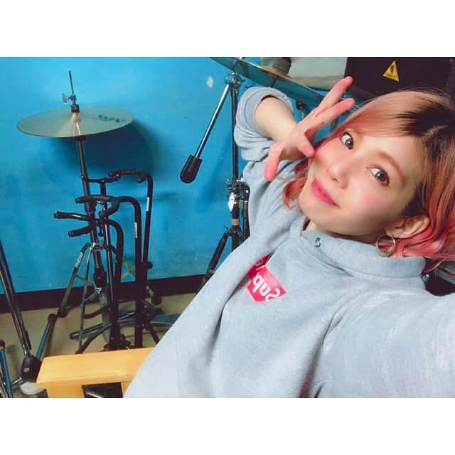 菜月アイルさんのインスタグラム写真 - (菜月アイルInstagram)「・ ・ GWがおわってやふぉい！な私✨ 体調崩さず乗り切ったでーい！！ みんなも楽しいゴールデンウィークになったかしら🥺？？ ・ ・ #candygogo #アイアイ #gw #ゴールデンウィーク #10連休  #ライブ三昧 #それはそれで楽しい #会いにきてくれてありがとう #happy」5月8日 11時57分 - nazuki_airu