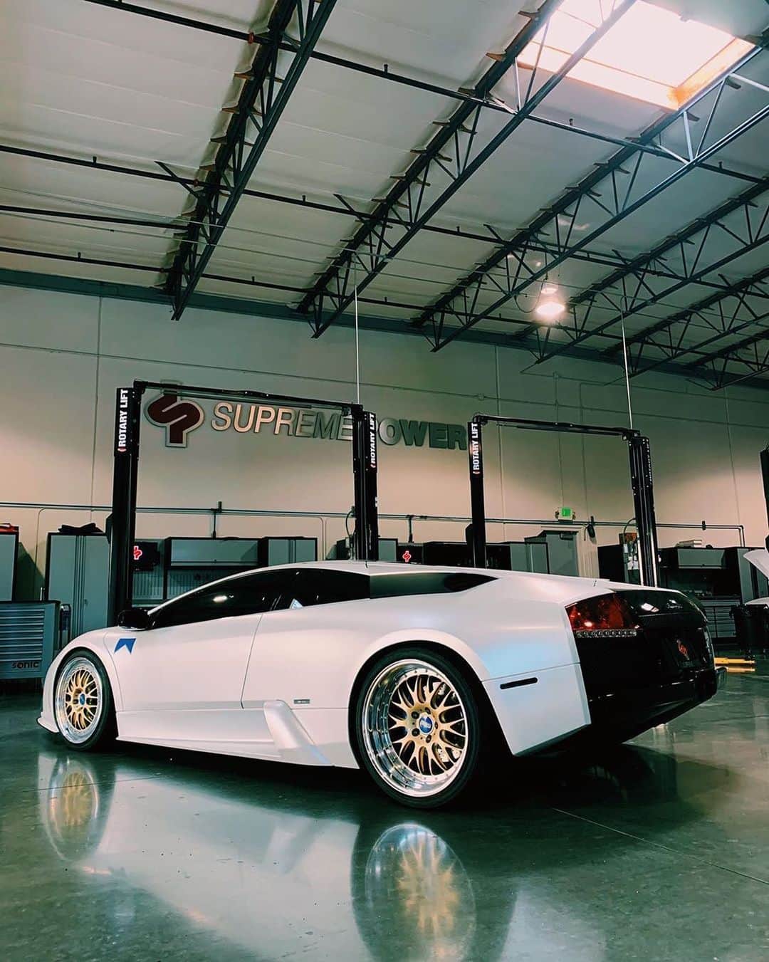 CARLiFESTYLEさんのインスタグラム写真 - (CARLiFESTYLEInstagram)「@highcard Murcielago’s got new shoes! What do you guys think? #carlifestyle」5月8日 12時04分 - carlifestyle