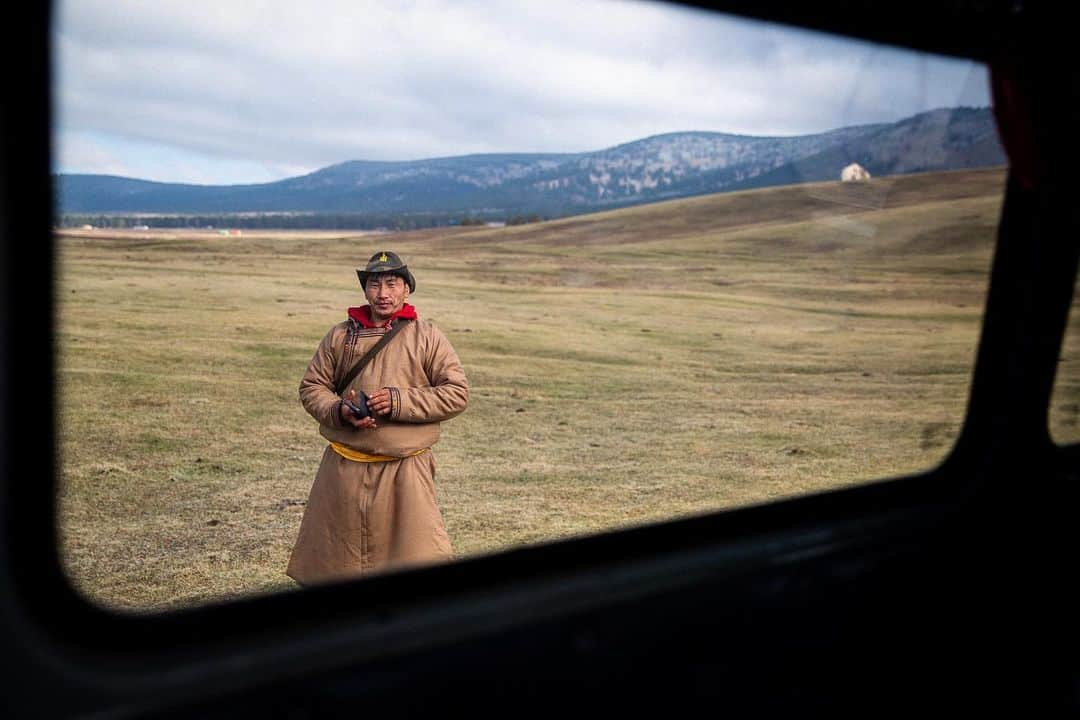 ヘイゼル・フィンドレーさんのインスタグラム写真 - (ヘイゼル・フィンドレーInstagram)「‘Eggy’ and ‘Oggy’ horse wranglers of Mongolia. Exploring Mongolia via horseback was magical but also a (literal) pain in the arse. @reelrock @blackdiamond」5月8日 12時00分 - hazel_findlay