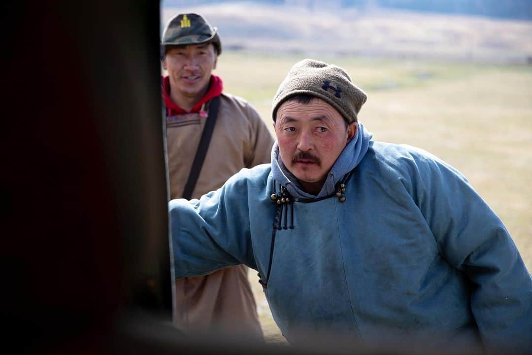 ヘイゼル・フィンドレーさんのインスタグラム写真 - (ヘイゼル・フィンドレーInstagram)「‘Eggy’ and ‘Oggy’ horse wranglers of Mongolia. Exploring Mongolia via horseback was magical but also a (literal) pain in the arse. @reelrock @blackdiamond」5月8日 12時00分 - hazel_findlay