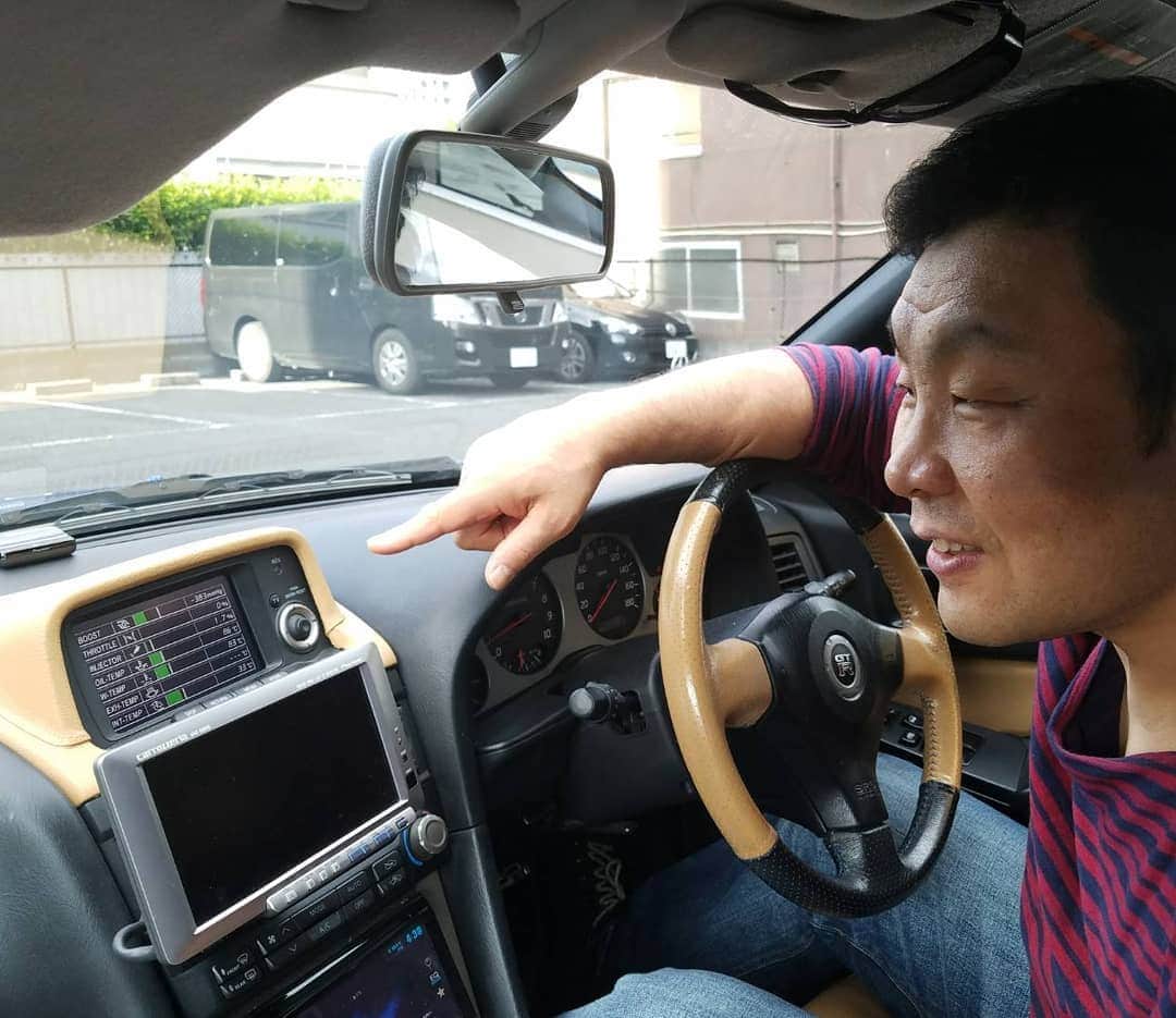 金原弘光さんのインスタグラム写真 - (金原弘光Instagram)「YouTubeを見て、車のMFDを標準車仕様からVspec 仕様にした❗ ちょっと気分がいい🎵 #bnr34」5月8日 12時02分 - hiromitsu.kanehara