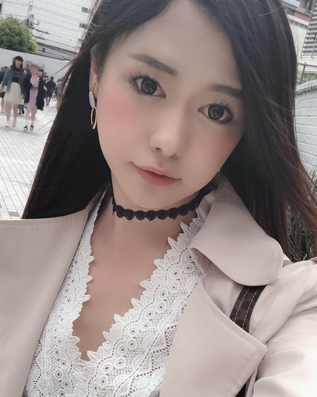 大島薫のインスタグラム：「ツイッターにもアップしたけど評判良かったのでインスタにも。This picture take recently. And I showed on twitter. My followers praise me. I'm happy now! #coat #fashion #girls #girlsfashion #longhair #beautiful #femboy #女装男子 #男の娘 #trany #selfie #girlsselfie #man #mensfashion #womenswear #ファッション #コーデ #スプリングコート #spring」