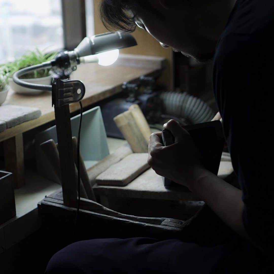 Japanese Craft Mediaさんのインスタグラム写真 - (Japanese Craft MediaInstagram)「Do you know “Ink stone” ? An ink stone is Chinese in origin and is used in calligraphy. In Japan, there are two types of ink stone. One of it is Chinese style and the other is Japanese style. This is a Chinese style ink stone. He polishes a stone over 6 hours. It will take over 3 months in average. “ Sometimes I don’t polish stones, because I can’t take back it. I need to feel inspired by stone.” #japanmade_co #japanmade #inkstone #caligraphy #ink #handmade #handcrafted #handcraft #japanquality #japanese #japan_focus #japan_of_insta #japanculture #japan_photo_now #japanstyle #japan #japan🇯🇵 #Tokyo #asakusa」5月8日 12時29分 - japan___made