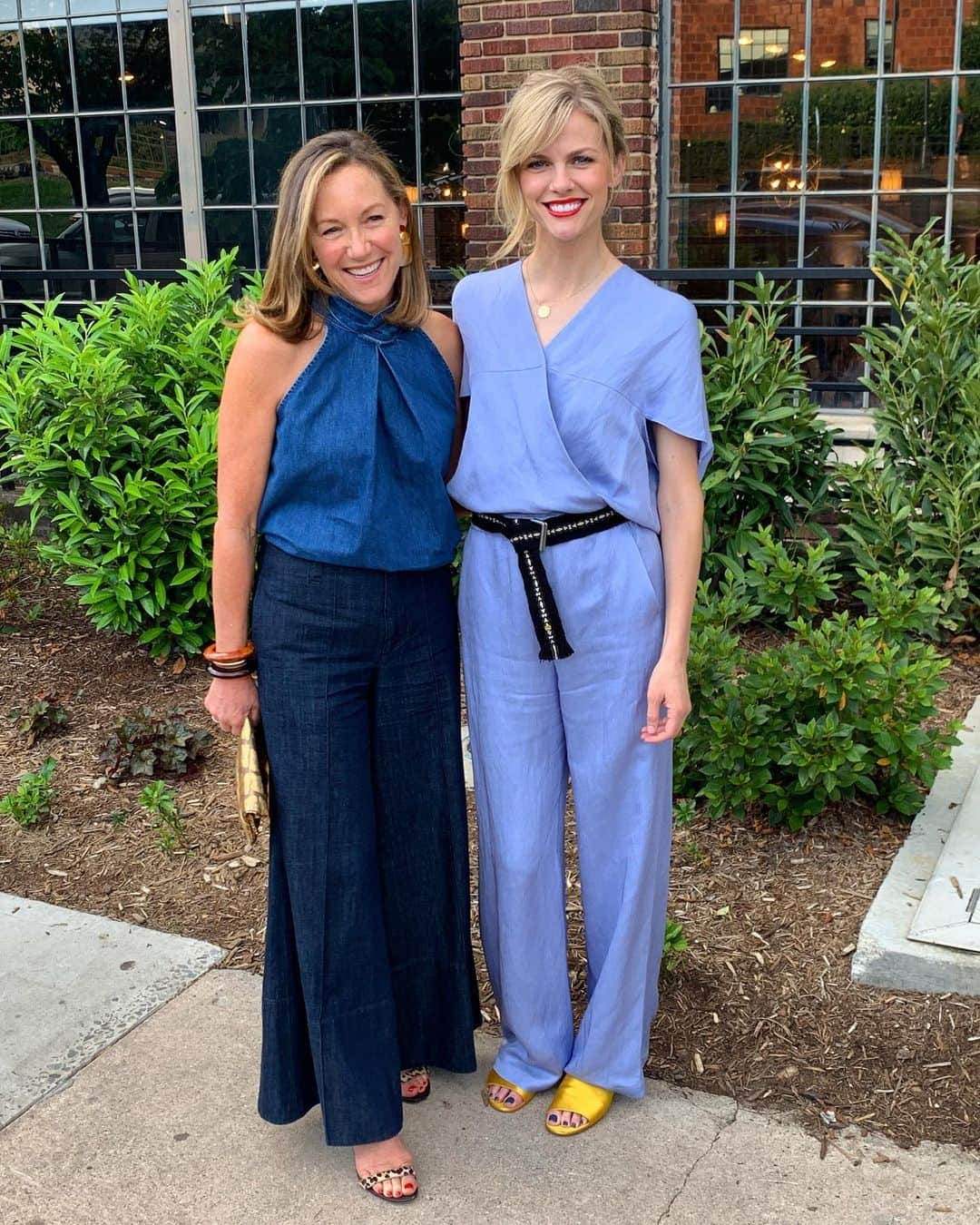 ブルックリン・デッカーさんのインスタグラム写真 - (ブルックリン・デッカーInstagram)「I had the absolute pleasure to welcome @greggrenfrew to Charlotte for a discussion about clean beauty, entrepreneurship, vices, etc. She started @beautycounter when she noticed an uptick in illnesses, infertility, and sensitivities in her loved ones. This company is the future. Gregg, you’re one of the good ones! Thank you to all the awesome folks who came out to listen to us gab.」5月8日 12時22分 - brooklyndecker