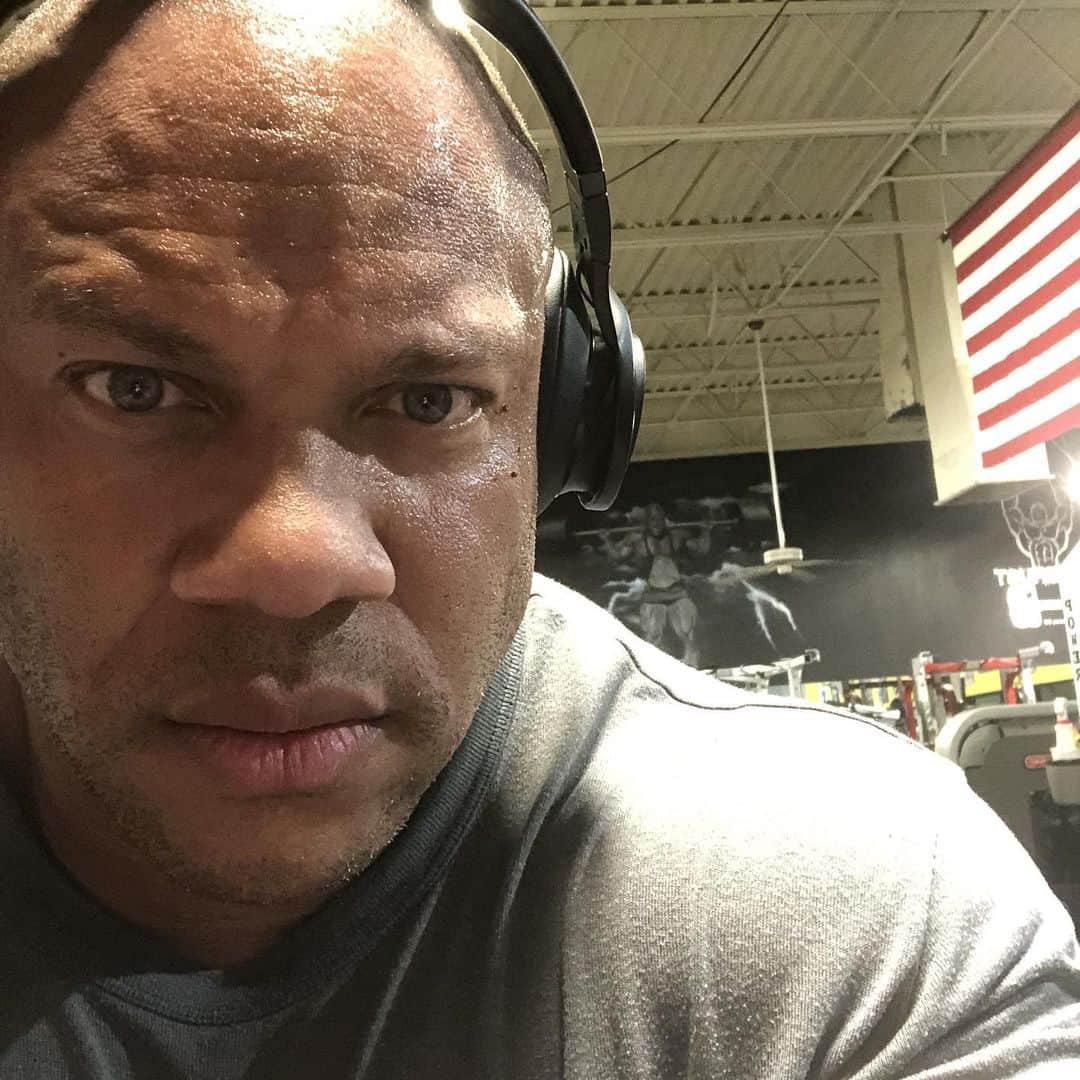 Phil Heathのインスタグラム：「When it’s legs on a Tuesday night here at @armbrustprogym and you’re getting motivated by YOU!!!! These legs won’t grow by typing so it’s back to the fire and I promise when I come out I won’t have a scratch. Train Hard, Train Smart and Have Fun!!!!! #PhilHeath #7xMrOlympia #LegDay #GiftedAthletics #Retribution #DreamKiller #HeroVillain #iWill」