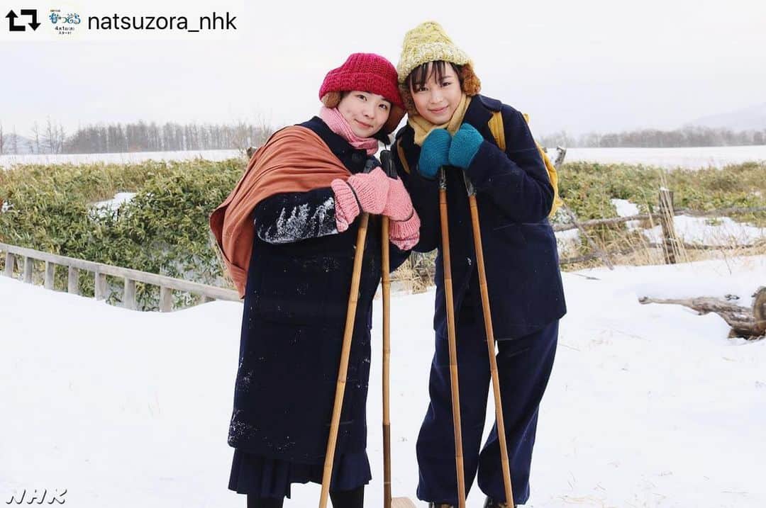 福地桃子さんのインスタグラム写真 - (福地桃子Instagram)「すっかり冬になりました☃️ お昼のなつぞら。。まもなく始まります！ #repost @natsuzora_nhk ・・・ なつと夕見子がスキーで通学するシーンは悪天候の中で行われました。風がやんだ合間をぬい2人とも風に身体を持っていかれながらの撮影。『なつぞら』チーム一同、冬の北海道を味わいました。 ⠀⠀ #朝ドラ #なつぞら #広瀬すず #福地桃子 #北海道ロケオフショット」5月8日 12時46分 - lespros_momo
