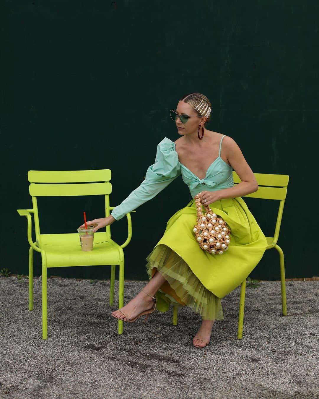 ブレア・イーディーさんのインスタグラム写真 - (ブレア・イーディーInstagram)「<PM ☕️ BREAK // when Tuesday feels like Monday but you are dressed like it’s Friday 😉> #pearls #chartreuse #tibi」5月8日 3時46分 - blaireadiebee