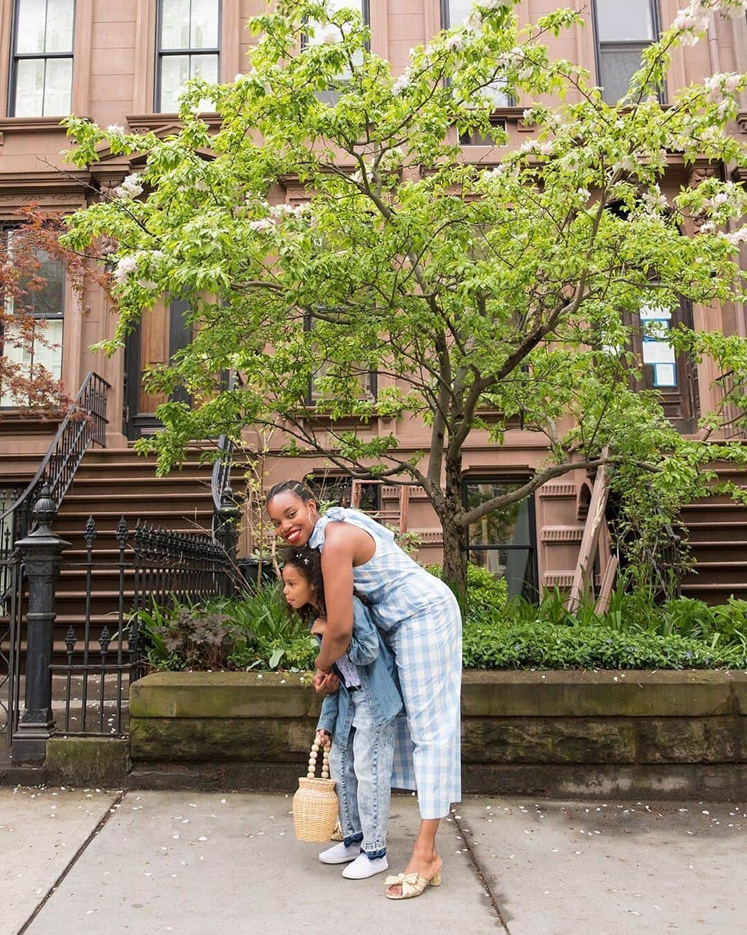 ジェイクルーさんのインスタグラム写真 - (ジェイクルーInstagram)「The best kind of Tuesday blues by @latonyayvette and her daughter, River. 💙 #jcrewalways」5月8日 4時05分 - jcrew