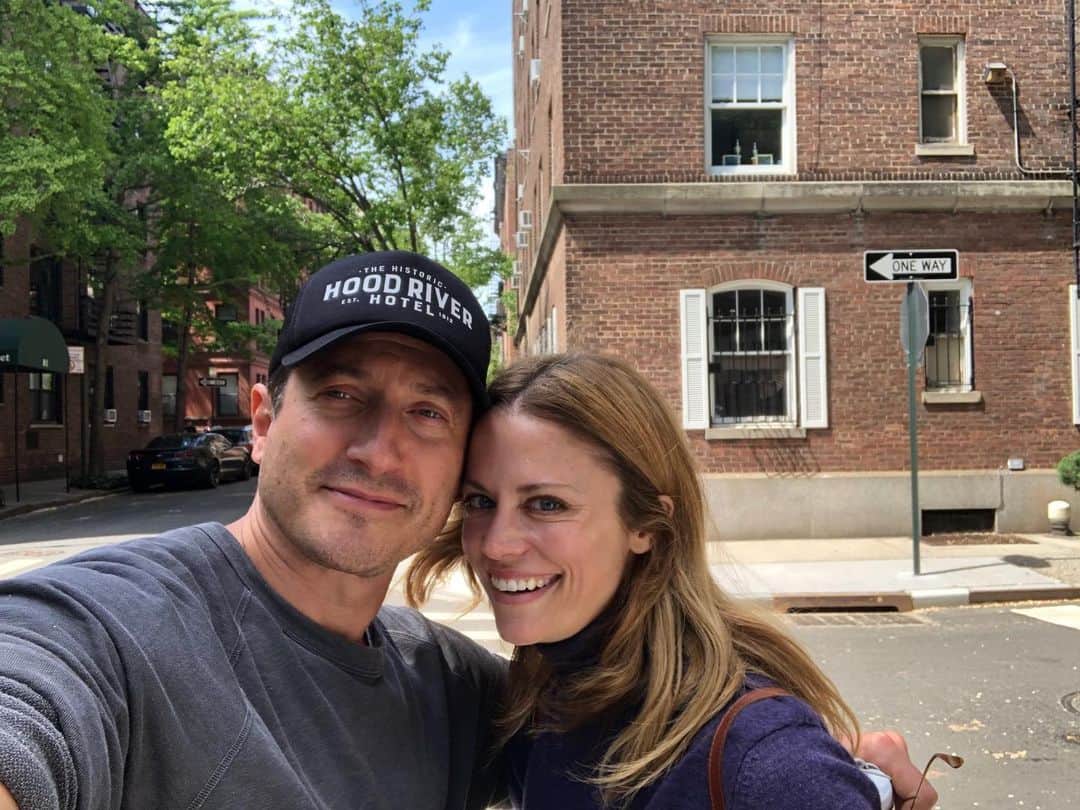 クレア・コフィーのインスタグラム：「Shops in the City, Volume 2! @mrsasharoiz」