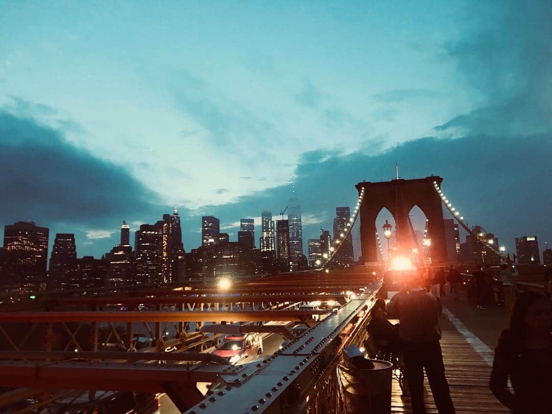杉村理恵子さんのインスタグラム写真 - (杉村理恵子Instagram)「良き旅でした 住みたいなぁって想像してみた  #NYC #ブルックリンブリッジ #摩天楼 #娘とトリップ」5月8日 4時37分 - hair_make_osugi
