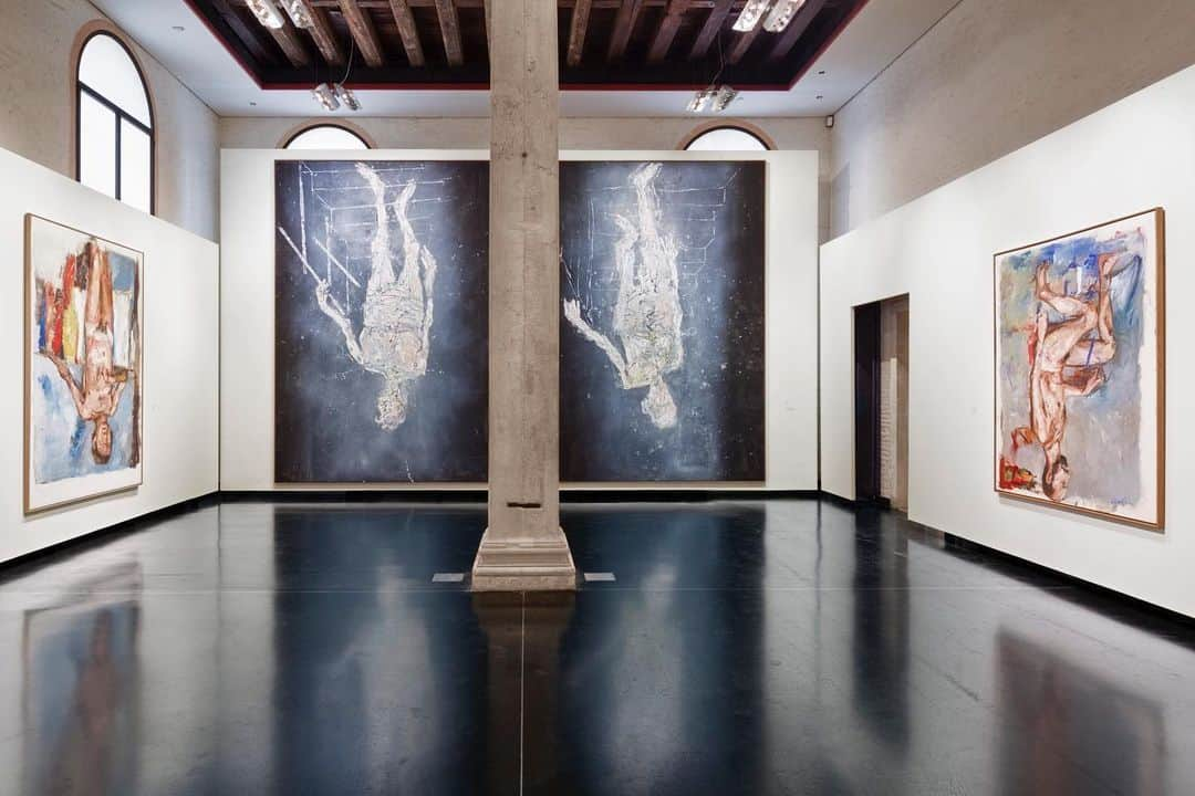 ガゴシアン・ギャラリーさんのインスタグラム写真 - (ガゴシアン・ギャラリーInstagram)「#CountdownToVenice: “Baselitz – Academy,” a major retrospective of works by Georg Baselitz, is now open at the Gallerie dell’Accademia, in Venice.  Tracing the artist’s extraordinary sixty-year career, the exhibition includes many portraits the artist painted of his friends, his wife, himself, and other artists. Learn more about the exhibition via the link in our bio. ___________ #GeorgBaselitz #GallerieAccademiaVenezia #BiennaleArte2019 #LaBiennalediVenezia #Gagosian  @gallerieaccademiavenezia @labiennale Installation views, "Baselitz – Academy," Gallerie dell’Accademia, Venice, May 8–September 8, 2019. Artwork © Georg Baselitz. Photos: @_andreasarti_」5月8日 4時31分 - gagosian