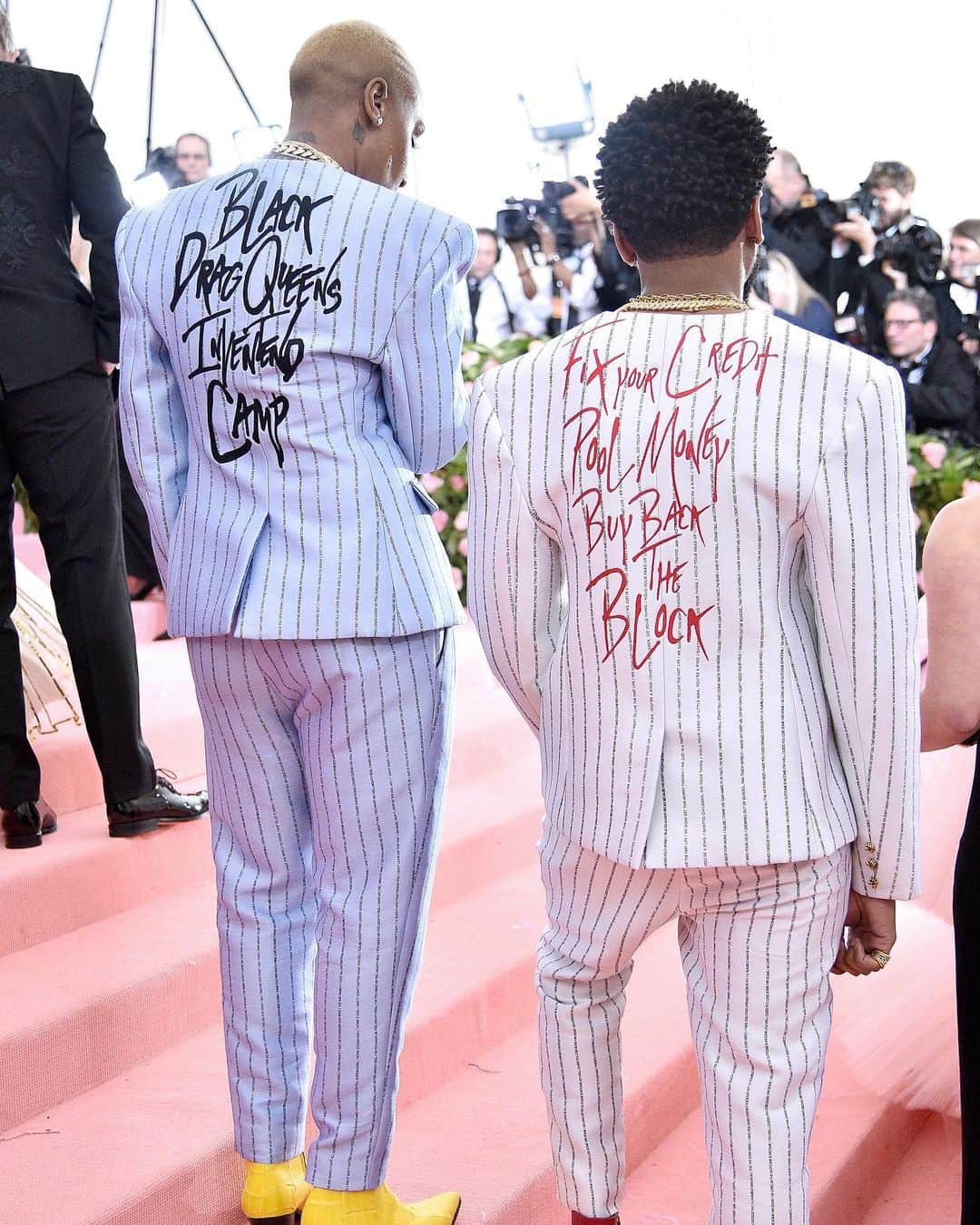 Teen Vogueさんのインスタグラム写真 - (Teen VogueInstagram)「As the #MetGala proved, black culture and camp are more intertwined than ever: "'Camp' as an aesthetic that relates to blackness spans many disciplines, from minstrelsy performances and black beauty traditions to the gay ball culture of the 1980s and the exaggerated, gaudy fashion ideals that came out of hip-hop." At the link in bio, read @peculiarscarlett's deep dive into black culture and camp.」5月8日 4時41分 - teenvogue
