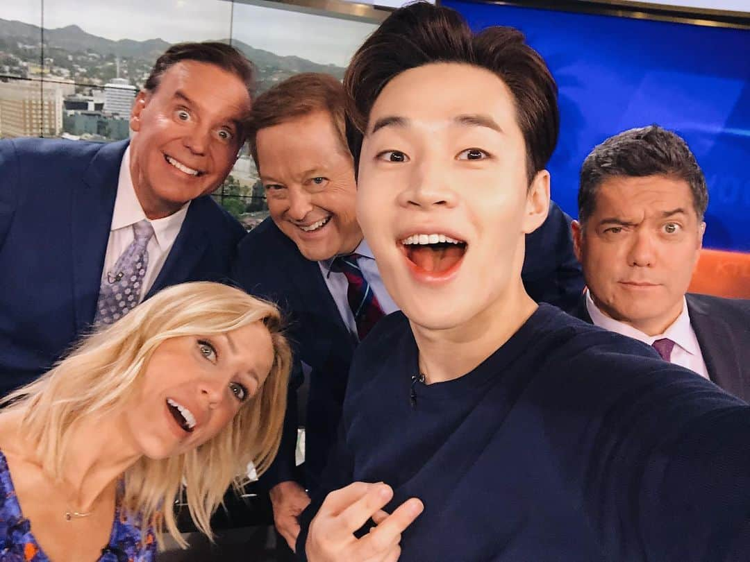 ヘンリーさんのインスタグラム写真 - (ヘンリーInstagram)「Big start to the morning on @ktla5news chatting about my new single dropping May 9 and 🎥 releasing May 17.. worldwide!  #untitledlovesong #제목없는lovesong #adogsjourney #dog」5月8日 4時44分 - henryl89