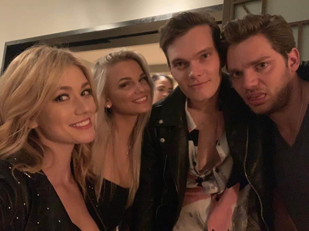 キャサリン・マクナマラさんのインスタグラム写真 - (キャサリン・マクナマラInstagram)「Instagram vs. Reality 🤣♥️ SWIPE ➡️ @domsherwood @lukebaines @kellierosemusic #shadowhuntersfinale」5月8日 4時50分 - kat.mcnamara