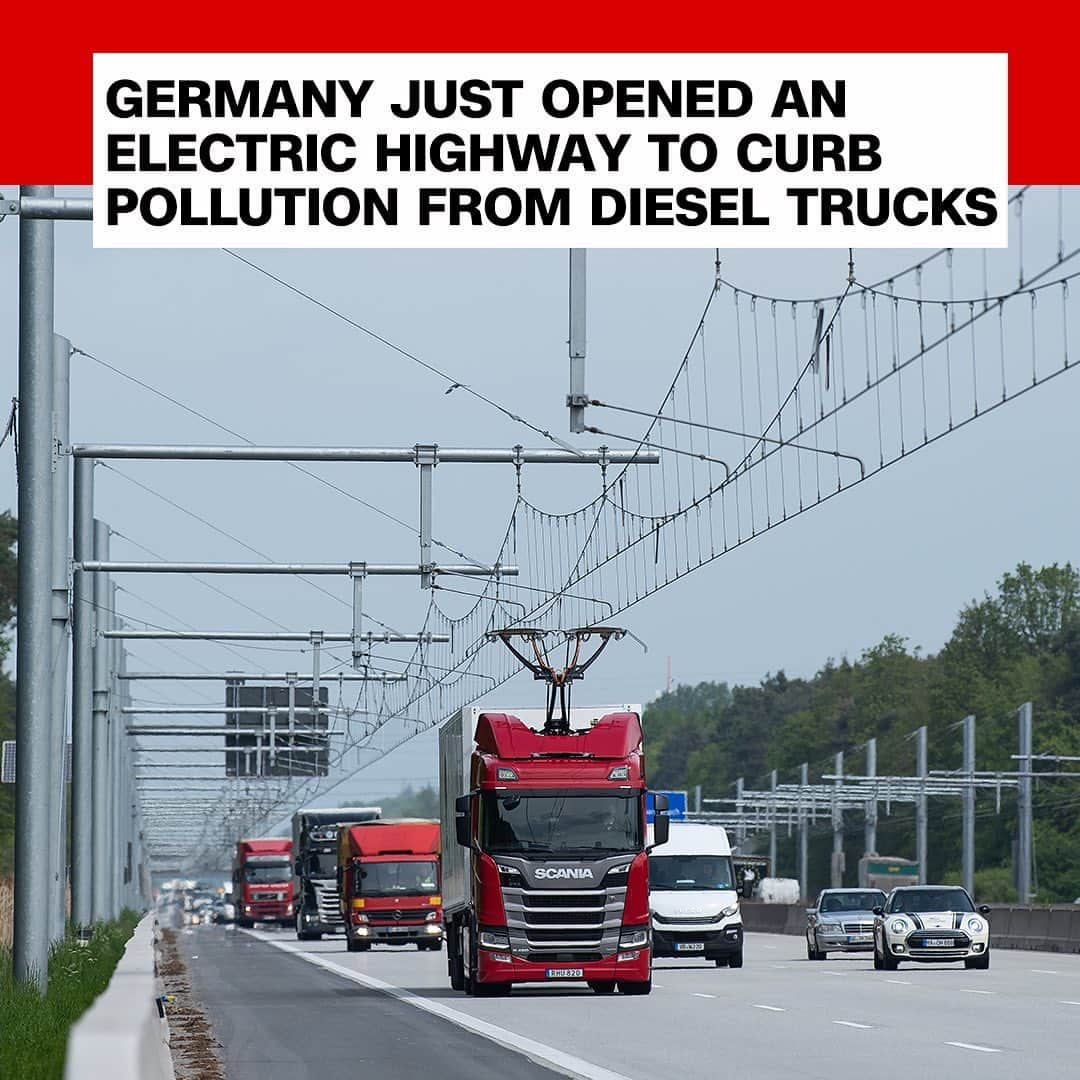 CNNさんのインスタグラム写真 - (CNNInstagram)「In an effort to curb CO2 emissions from diesel-powered trucks, Germany on Tuesday opened a roughly six-mile stretch of highway with overhead electric lines for big rigs. The system, which was developed by Siemens, allows trucks with special equipment to draw electric power from overhead cables. The trucks run on electric motors when connected to the overhead lines, and a hybrid system when they return to a traditional road. For more, go follow @cnnclimate. (📸: Picture Alliance/Getty Images)」5月8日 5時31分 - cnn