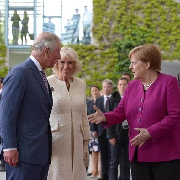 ロイヤル・ファミリーさんのインスタグラム写真 - (ロイヤル・ファミリーInstagram)「The Prince of Wales and The Duchess of Cornwall visited  Berlin today as part of a four-day visit to Germany.  Their Royal Highnesses met with Her Excellency Angela Merkel, Chancellor of Germany, and Frank-Walter Steinmeier, President of Germany, before The Prince of Wales laid a wreath at the Berlin Airlift Memorial. The Memorial honours the Allied forces who flew provisions into Germany during the Berlin blockade imposed by the Soviet Union in 1948. At Berlin’s Brandenburg Gate, The Prince and The Duchess heard about its history from The Mayor of Berlin, Michael Müller, and had an opportunity to meet residents of the city.  Tonight Their Royal Highnesses attended ‘The Queen’s Birthday Party’ at the British Ambassador’s Residence.  Her Majesty marked her 93rd birthday on 21st April, and there is an event held annually at the Residence to mark the occasion.  During a speech, The Prince said: “Today, we are so much more than simply neighbours: we are friends and natural partners, bound together by our common experience, mutual interests and shared values, and deeply invested in each other’s futures.” Follow @clarencehouse for more.」5月8日 5時47分 - theroyalfamily