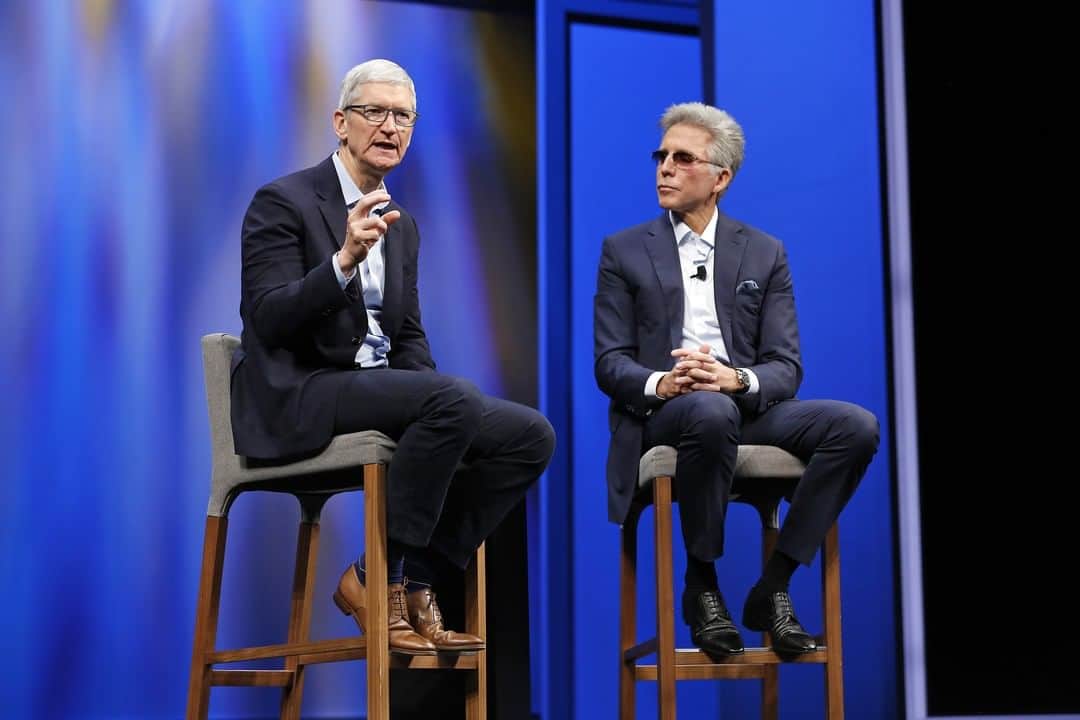 SAPさんのインスタグラム写真 - (SAPInstagram)「❗️The SAP and @apple partnership 🤝 is expanding with new and powerful #machinelearning and AR capabilities. Get the details, announced today at #SAPPHIRENOW: http://sap.to/6171E9ji3 — #apple #iOS #partnership #software #technology #XM #mobile #AR」5月8日 5時52分 - sap