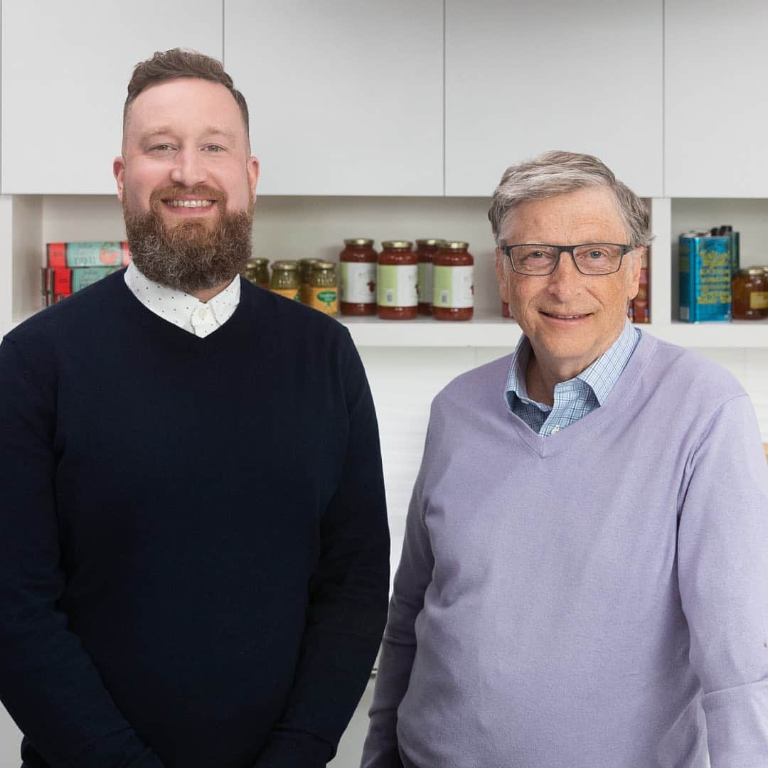 ビル・ゲイツさんのインスタグラム写真 - (ビル・ゲイツInstagram)「For Teacher Appreciation Day, I’m thrilled to celebrate Washington State Teacher of the Year, Robert Hand. He recently showed me how cutting up a chicken is an important life skill (stay tuned for a video about that later this year). Which teacher has made the biggest impact on your life? ‪#‎ThankATeacher」5月8日 6時50分 - thisisbillgates