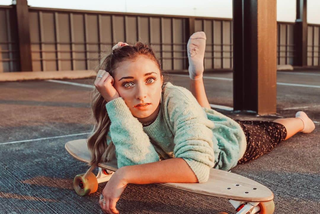 Brooklyn and Baileyさんのインスタグラム写真 - (Brooklyn and BaileyInstagram)「He was a skater boy  She said see you later boy  He wasn’t good enough for her」5月8日 6時59分 - brooklynandbailey