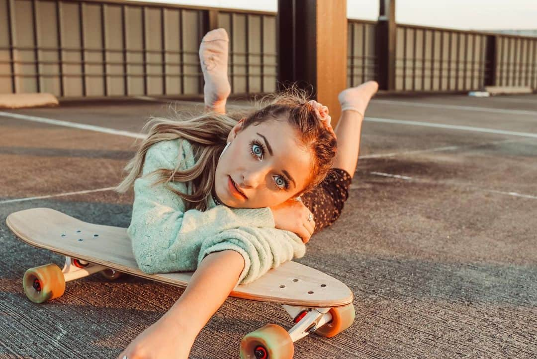 Brooklyn and Baileyさんのインスタグラム写真 - (Brooklyn and BaileyInstagram)「He was a skater boy  She said see you later boy  He wasn’t good enough for her」5月8日 6時59分 - brooklynandbailey