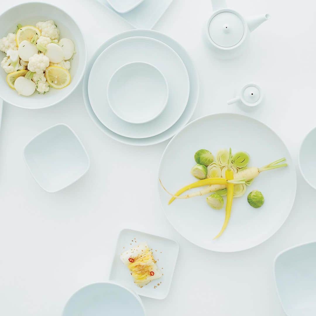 MUJI USAさんのインスタグラム写真 - (MUJI USAInstagram)「Dishware made from high quality Amakusa porcelain. For a limited time, purchase 2 or more pieces of White Porcelain dishware for 30% off.  Available in stores or online; shop more Mother’s Day offers in our IG Story highlight. #muji #mujiusa #dishware #tablesetting #porcelain」5月8日 6時59分 - mujiusa