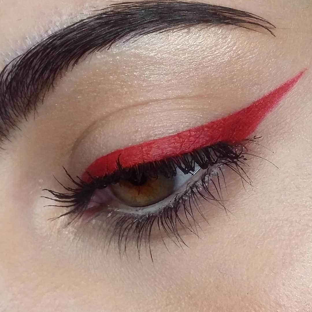 M·A·C Cosmetics Canadaさんのインスタグラム写真 - (M·A·C Cosmetics CanadaInstagram)「@missbadmakeup created this bold graphic winged liner with Retro Matte Liquid Lipcolour in Feels So Grand. Try recreating the look with Liquidlast Liner in Keep It Currant! 👀」5月8日 7時00分 - maccosmeticscanada