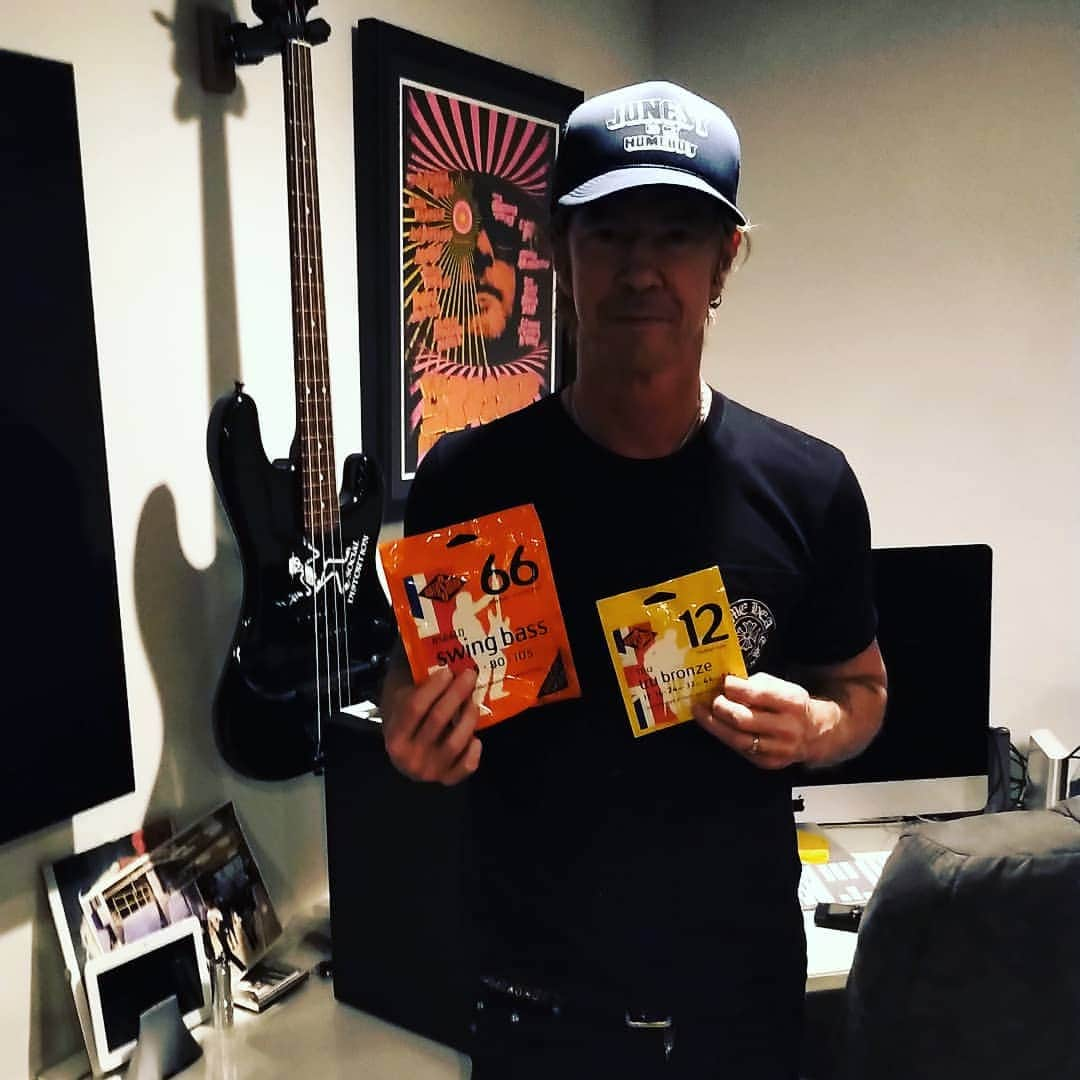 ダフ・マッケイガンさんのインスタグラム写真 - (ダフ・マッケイガンInstagram)「Wanted to send a resounding shoutout to @rotosound_uk for having my back for the past 33 damn years! Best strings on the planet. Fact.」5月8日 7時02分 - duffmckagan