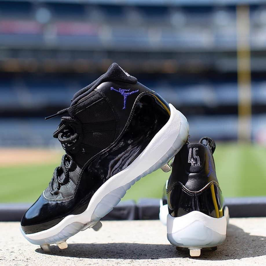 Sneaker News x Jordans Dailyさんのインスタグラム写真 - (Sneaker News x Jordans DailyInstagram)「These Jordan 11 “Space Jam” cleats look too right. Which pair do you want to see @clintfrazierr modify next? #jordansdaily」5月8日 7時12分 - jordansdaily