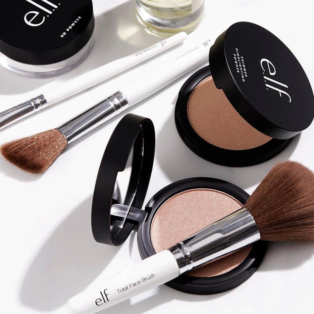 e.l.f.さんのインスタグラム写真 - (e.l.f.Instagram)「Fun Fact: Our OG makeup brushes have been going #crueltyfree strong for 15 years! 🐰 They were one of our first releases and are still sold for $1-$2 each. ✨ #elfcosmetics #vegan」5月8日 7時14分 - elfcosmetics
