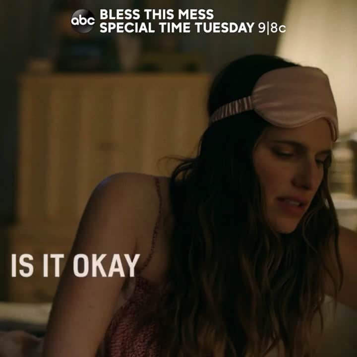 レイク・ベルのインスタグラム：「T O N I G H T there are PREDATORS. 9pm/8pm central @abcnetwork @blessthismesstv @daxshepard」