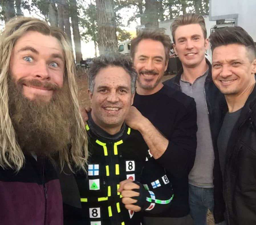 People Magazineさんのインスタグラム写真 - (People MagazineInstagram)「The long national anxiety is over — Avengers: Endgame spoilers are finally allowed! 🙌 In honor of the spoiler ban lift, the cast shared a ton of behind-the-scenes content from their time on set. 🦸‍♂️💃 Tap our bio link for more on the cast’s good times while filming! |📷: @renner4real, @chrishemsworth, @robertdowneyjr, @jimmy_rich」5月8日 7時26分 - people