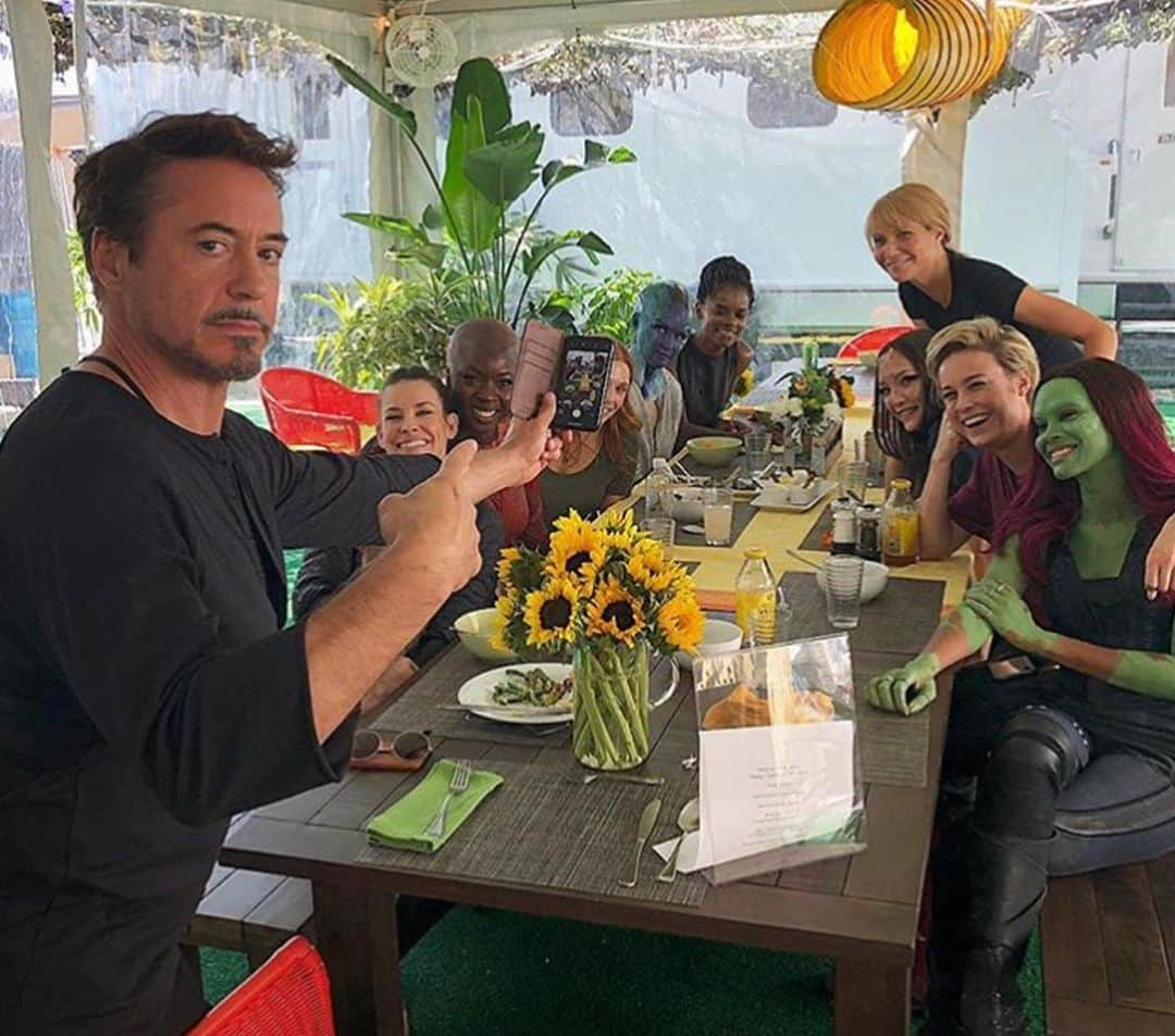 People Magazineさんのインスタグラム写真 - (People MagazineInstagram)「The long national anxiety is over — Avengers: Endgame spoilers are finally allowed! 🙌 In honor of the spoiler ban lift, the cast shared a ton of behind-the-scenes content from their time on set. 🦸‍♂️💃 Tap our bio link for more on the cast’s good times while filming! |📷: @renner4real, @chrishemsworth, @robertdowneyjr, @jimmy_rich」5月8日 7時26分 - people