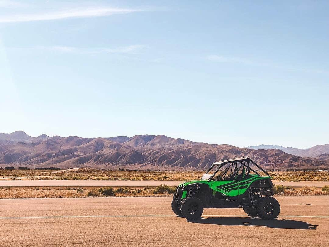 Honda Powersports USさんのインスタグラム写真 - (Honda Powersports USInstagram)「Spoiler alert 🚨 It will never stop being awesome. Thanks for sharing @hooniversejeff.  #lifeisbettersxs #offroad #sidexside #utvlife 📸: @hooniversejeff」5月8日 7時27分 - honda_powersports_us