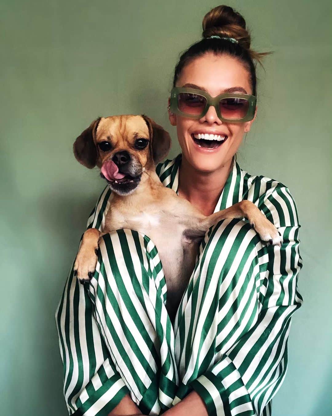 ニーナ・アグダルのインスタグラム：「Me and my bestie 😄」
