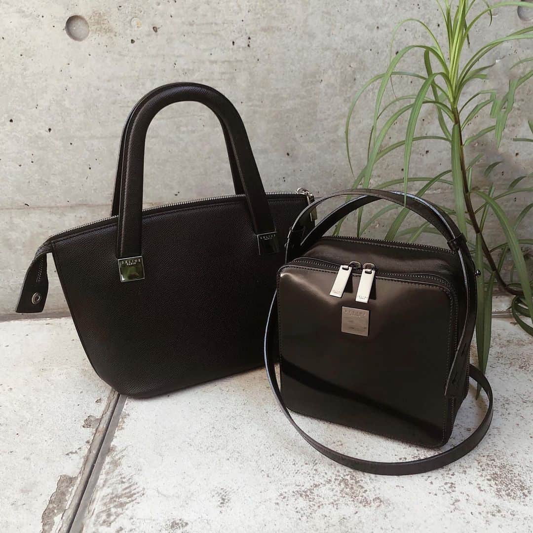 Ｈedyさんのインスタグラム写真 - (ＨedyInstagram)「【WEB掲載予定】 CELINE shrink leather 2way handbag. calf leather 2way boxbag. . ブラックレザー×シルバー金具はシンプルでシーンを選ずお使い頂けます。 両バッグ、取外し可能なショルダー付きです。 . @hedy_worldwide  #vintage #vintageshop #hedy #hedy_japan #celine #bag #fashion #accessary #pierce #gold」5月8日 13時03分 - hedy_vintage