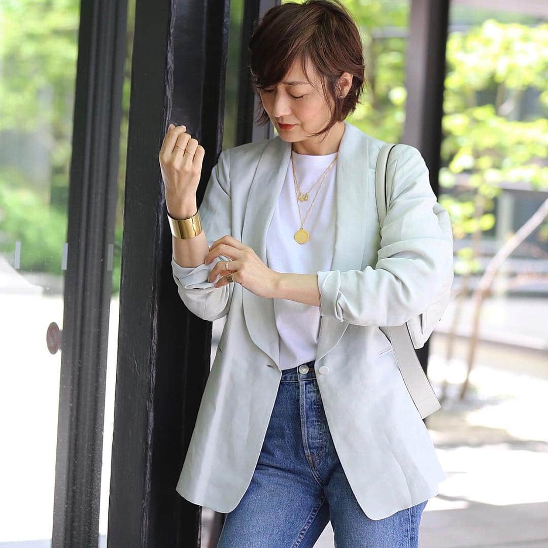富岡佳子さんのインスタグラム写真 - (富岡佳子Instagram)「リネン素材でショールカラーなところがお気に入りのジャケットです。 Tシャツにサラッと羽織れる季節になりましたね☺︎ #jacket …#fabianafilippi  #tshirt …#blamink」5月8日 13時07分 - yoshikotomioka