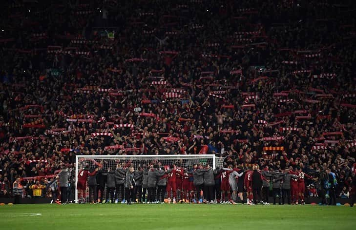 ベン・ウッドバーンのインスタグラム：「YNWA🙌」