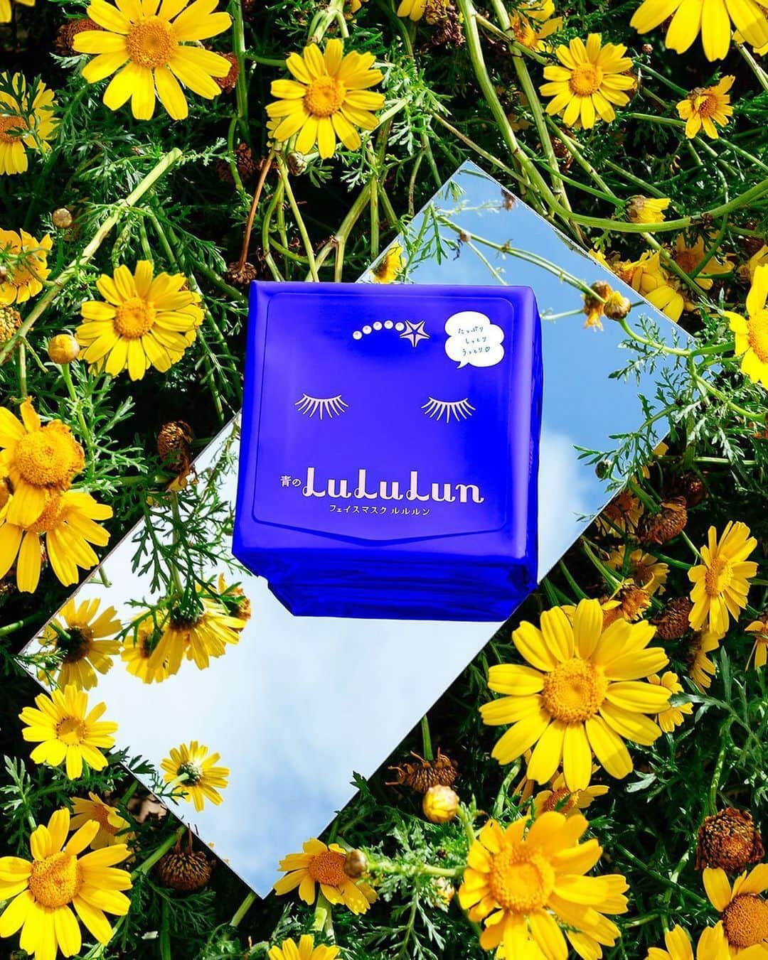 LuLuLun（ルルルン公式）さんのインスタグラム写真 - (LuLuLun（ルルルン公式）Instagram)「春になっても、冬の乾燥を引きずってドライスキンになってしまっている人って、少なくないはず ❗️⠀ 「青のルルルン もっちり高保湿タイプ」で、冬の乾燥肌にサヨナラしよう！⠀ ⠀ 「復活の木」とも呼ばれる、アフリカ原産のミロタムヌスという樹木に含まれる保湿成分グリセリルグルコシドが肌本来のはたらきをサポートしてくれるんだって。⠀ とっても心づよいよね❣️⠀ ⠀ #LuLuLun⠀ #ルルルン#フェイスマスクルルルン⠀⠀ #もっちり高保湿タイプ」5月8日 8時07分 - lululun_jp