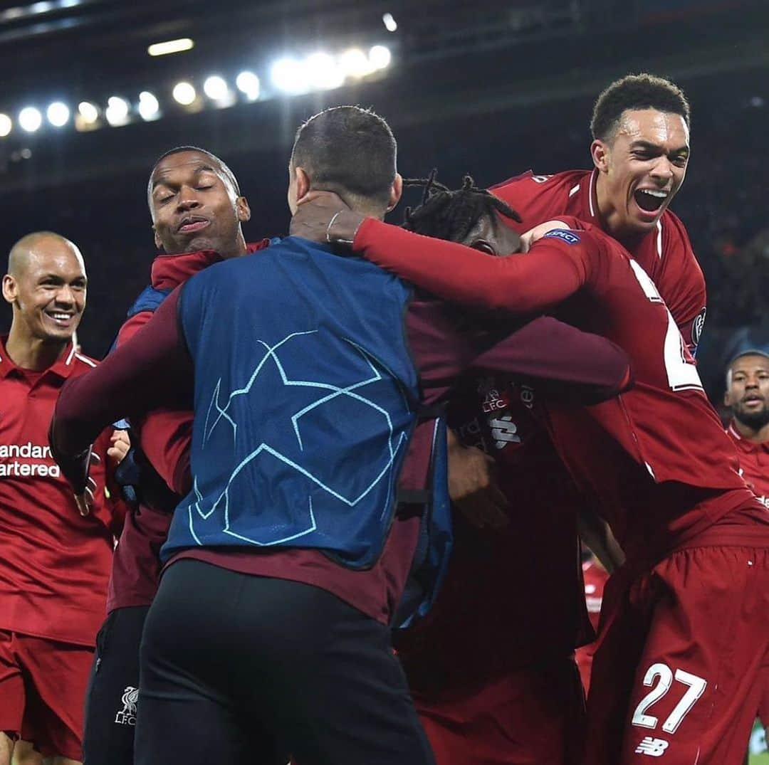 ダニエル・スタリッジさんのインスタグラム写真 - (ダニエル・スタリッジInstagram)「Unbelievable scenes! What a night At Anfield!!! What I wish to know is how they managed to capture my face looking so nuts 😂😂😂😂 The character of this group is crazy!! Big game Sunday let’s go! ❤️ #ynwa #lfc #ds15」5月8日 8時01分 - danielsturridge