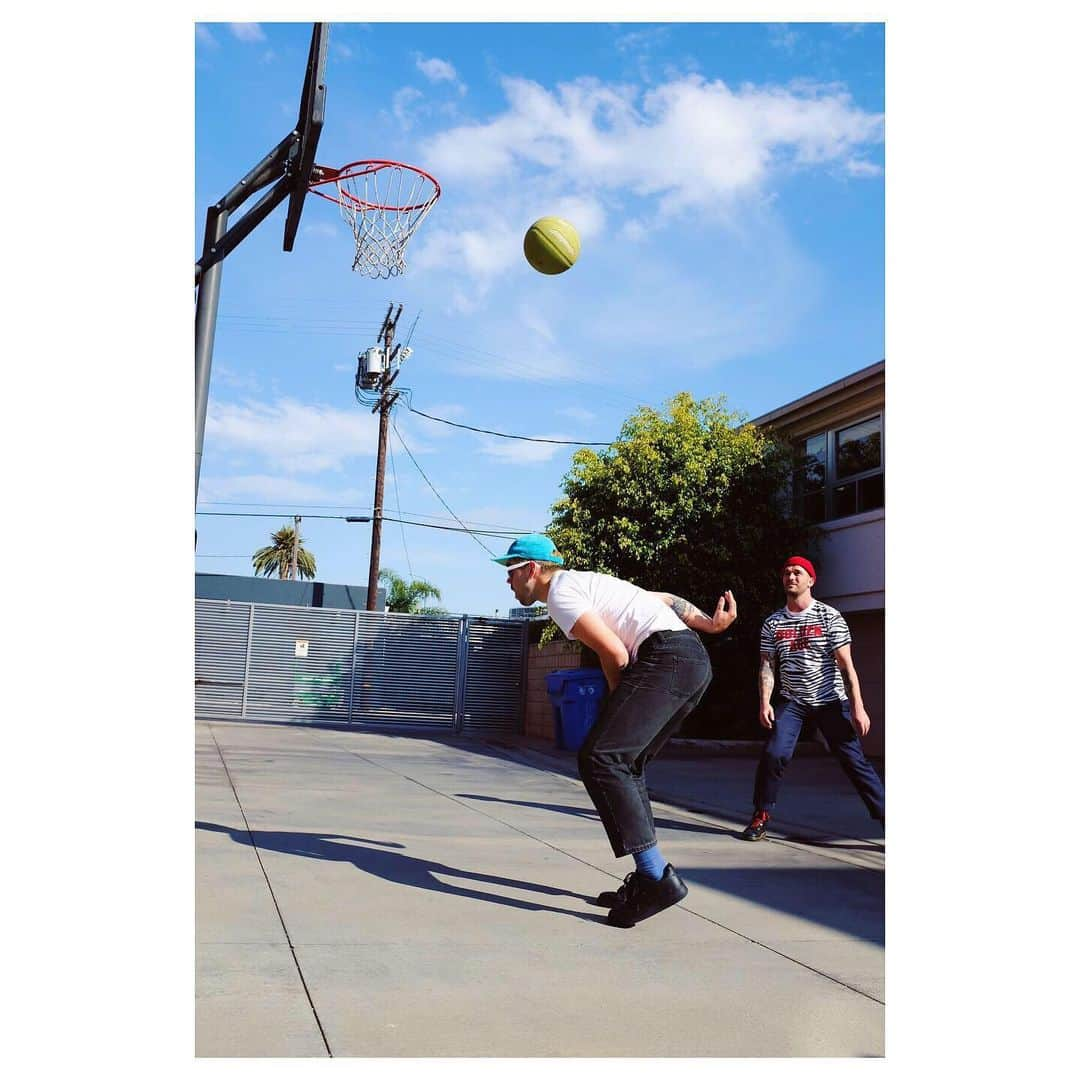 トーヴ・ローさんのインスタグラム写真 - (トーヴ・ローInstagram)「SPORTS WITH FRIENDS!!! (yes it went in) #buckets 📸@channingface」5月8日 8時17分 - tovelo